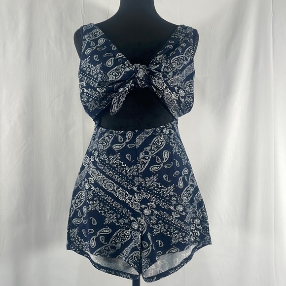 Paisley navy blue,white cut out romper 
Shorts, front tie,Large - Picture 2 of 13